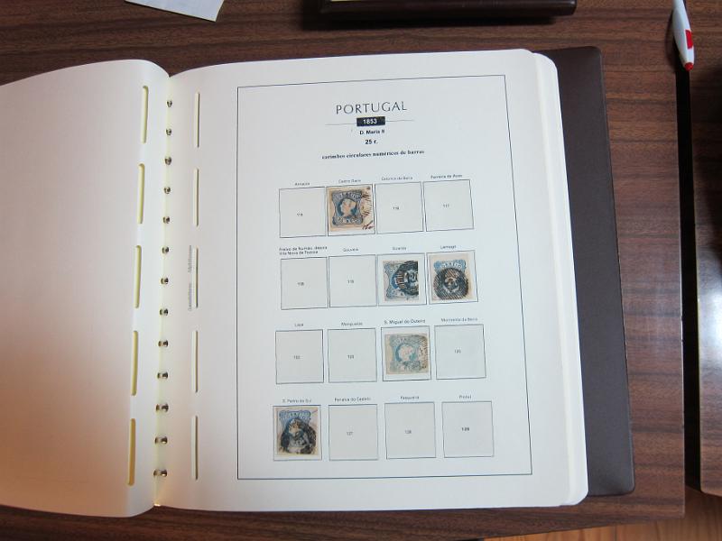 0015 (9).jpg -     Lote:    15      Marcofilia      Lotes Especiais       Descrição:      Portugal.   Colecção especializada de marcas numéricas das 1.ª e 2.ª reformas em selos de 25 reis, desde D. Maria II até D. Luís I, de frente. Lote a ver.        Lote       Valor Base:     &euro; 1.500,00     Valor Venda:     &euro; 3.000,00     